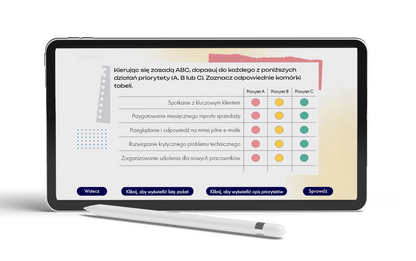 tablet, a na ekranie szkolenie dla menedżerów